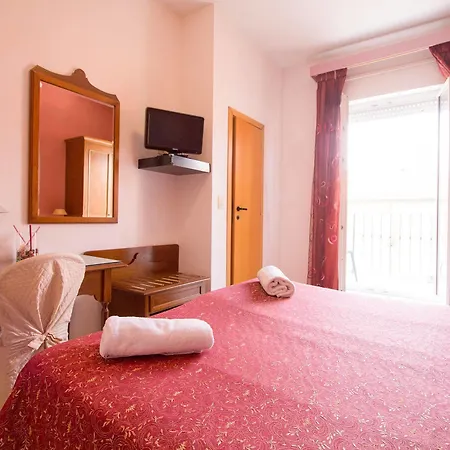 Regina Hotel 3*