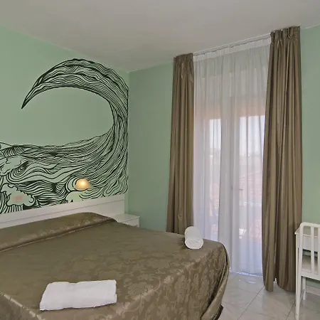 Regina 3*