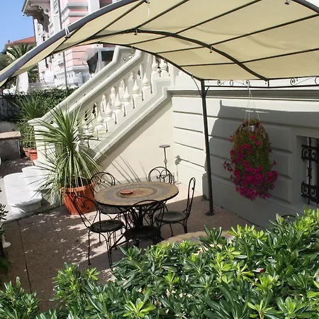 Regina 3* Lido di Camaiore
